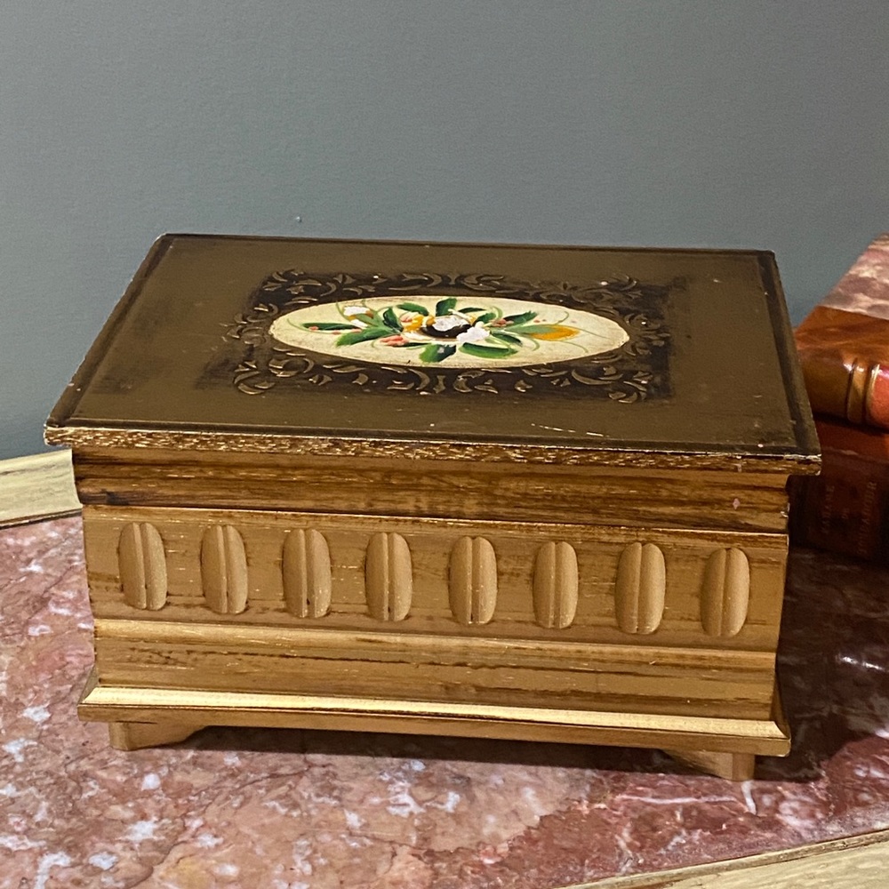 Vintage Florentine Jewelry/Music Box